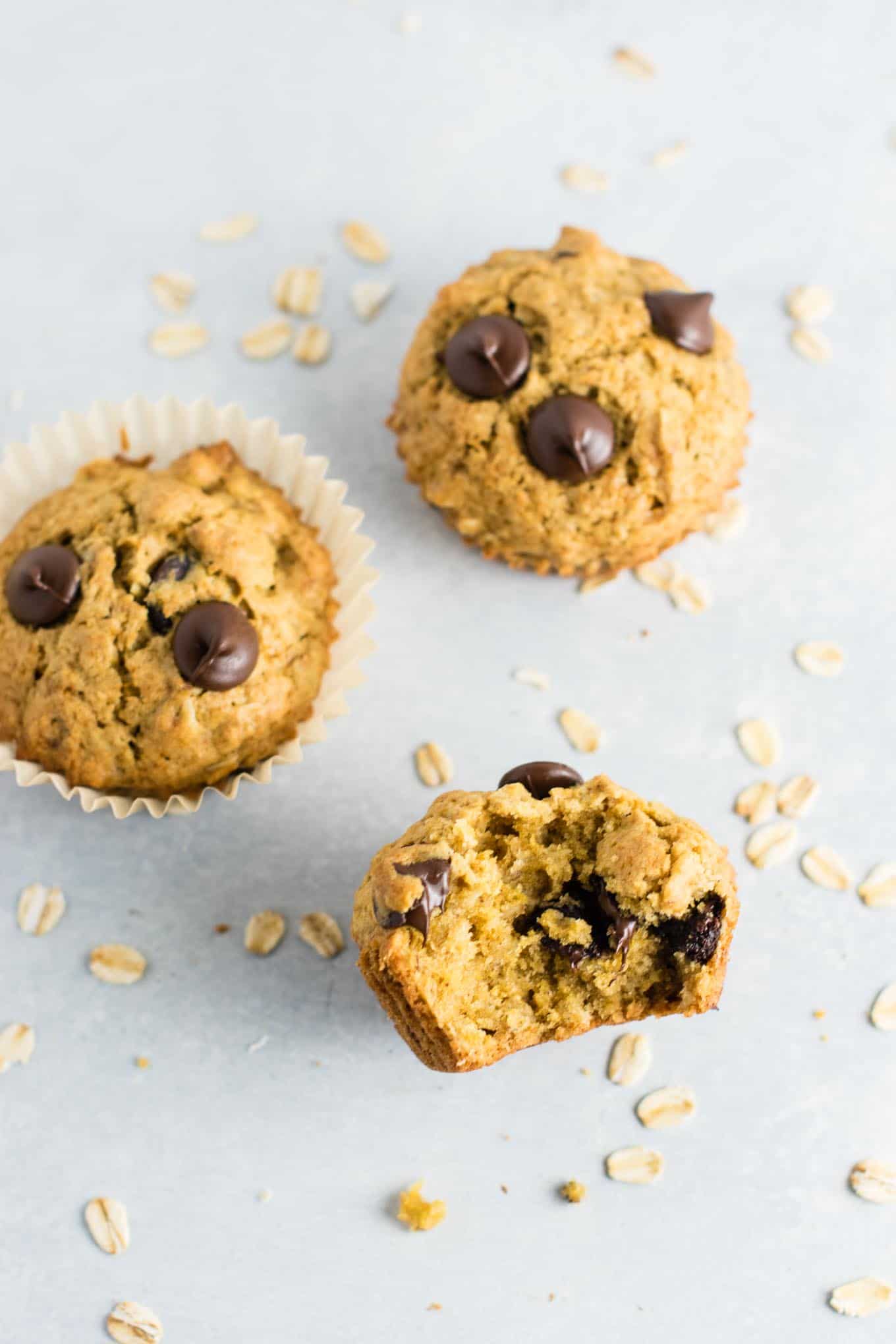 Oatmeal chocolate chip cookie muffins - breakfast that tastes like dessert! #chocolatechipmuffins #healthy #breakfast #wholewheat #oatmealchocolatechip