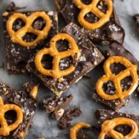 Vegan Chocolate Sea Salt Pretzel Bark Recipe (gluten free.) An indulgent healthy dessert that is so addicting! #vegan #veganpretzelbark #dessert #chocolate #healthy #vegandessert
