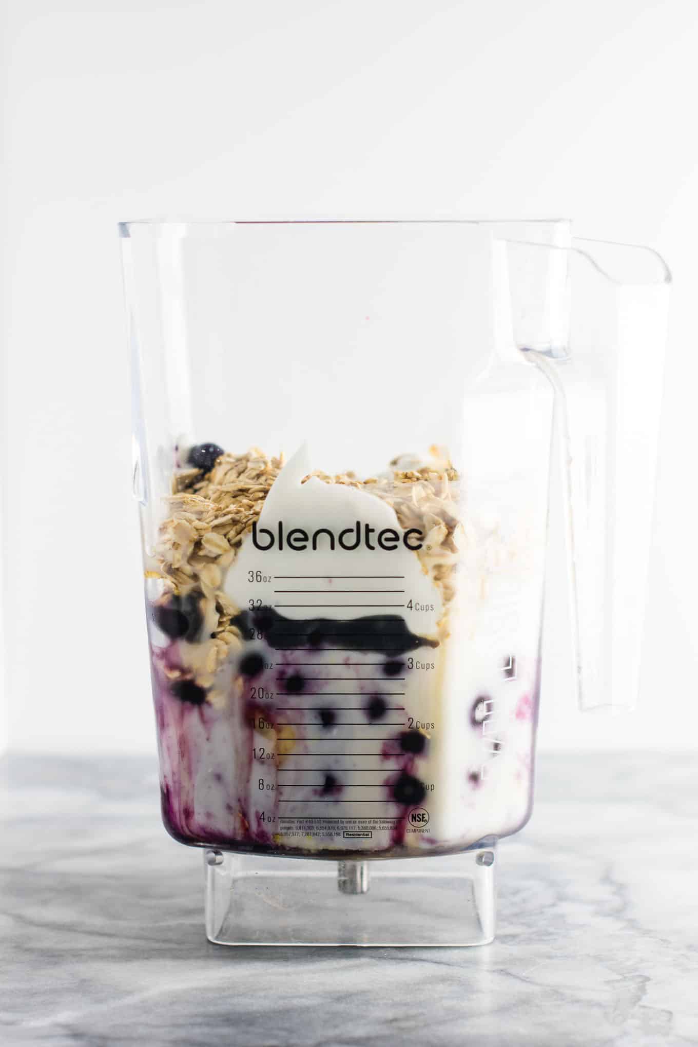 Healthy blueberry pie smoothie recipe with greek yogurt and rolled oats. A breakfast or dessert full of juicy blueberry flavor! #healthy #blueberrysmoothie #blueberrypiesmoothie #vegetarian #greekyogurt #lemonzest #glutenfree