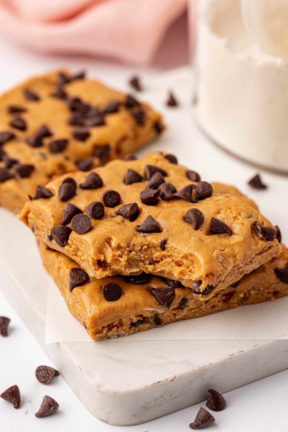 peanut butter chocolate chip protein bars