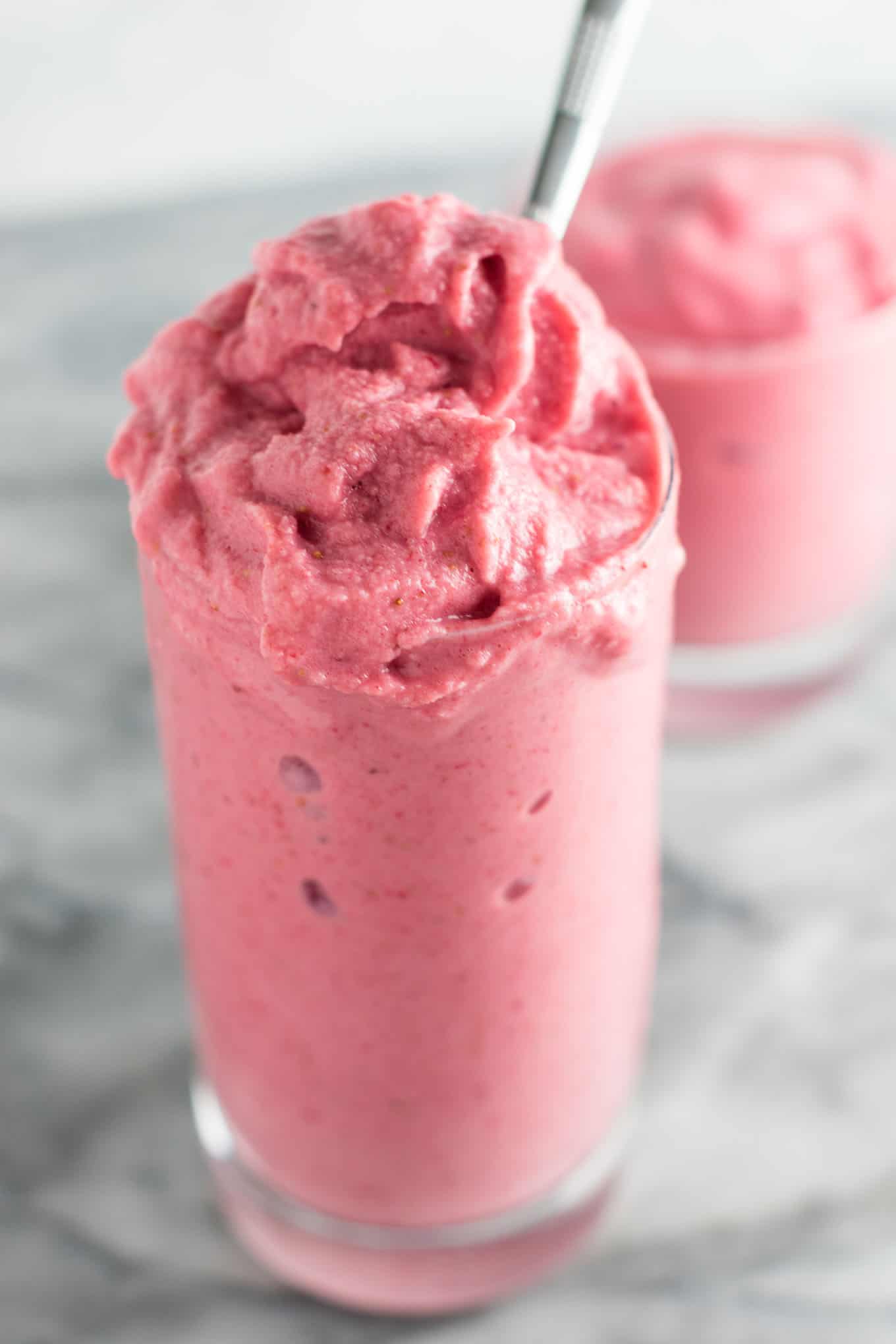 How to make a strawberry banana smoothie