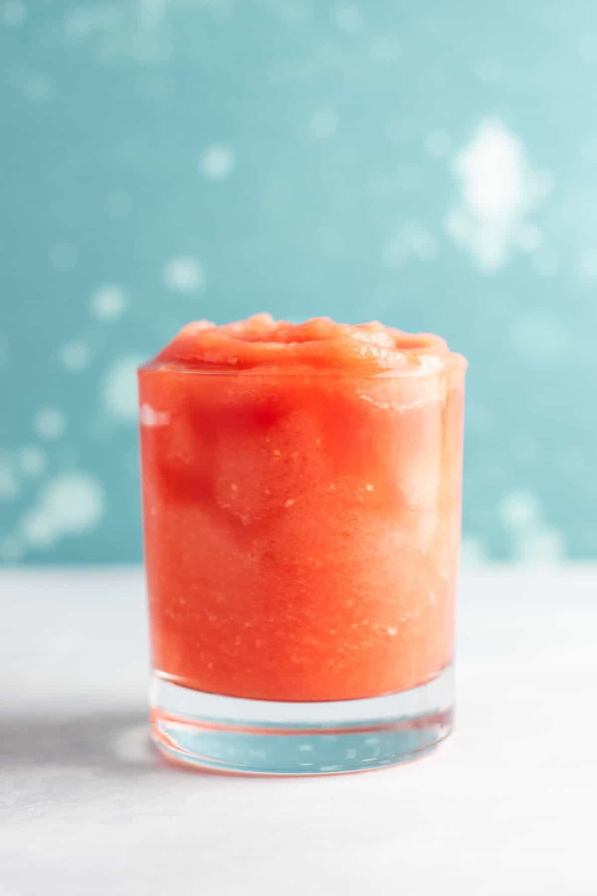 Watermelon gin slushies - the perfect way to cool off this summer! #watermeon #gin #slushies #drinks #healthy #watermelonslushie #vegan