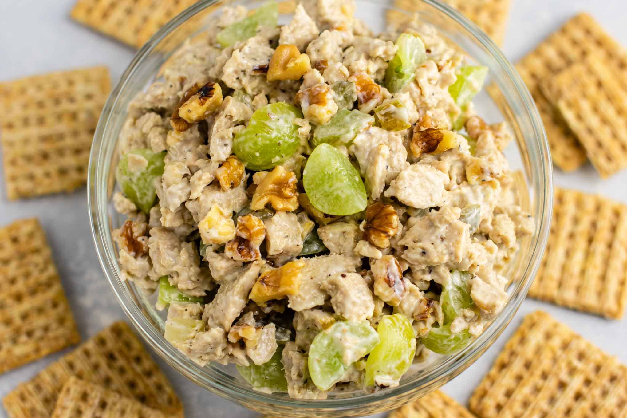 Vegan chicken salad with grapes and pecans. This is so good! I am obsessed! #vegan #veganlunch #veganmealprep #veganchickensalad #meatless #vegetarian #vegandinner #veganchicken