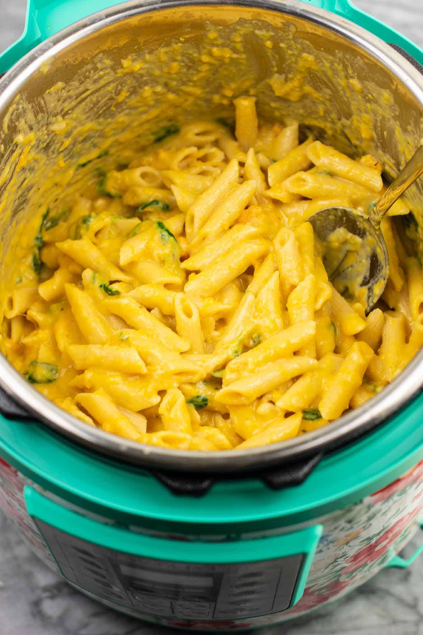 Instant Pot Creamy Sweet Potato Pasta (vegetarian) – this is the perfect fall recipe and tastes AMAZING! Even my two year old loved it, and it was a great way to sneak in more veggies! Definitely will be making this one again. #instantpot #instantpotrecipe #instantpotvegetarian #vegetarian #easydinner #dinner #vegetariandinner #sweetpotatorecipe #fallrecipe