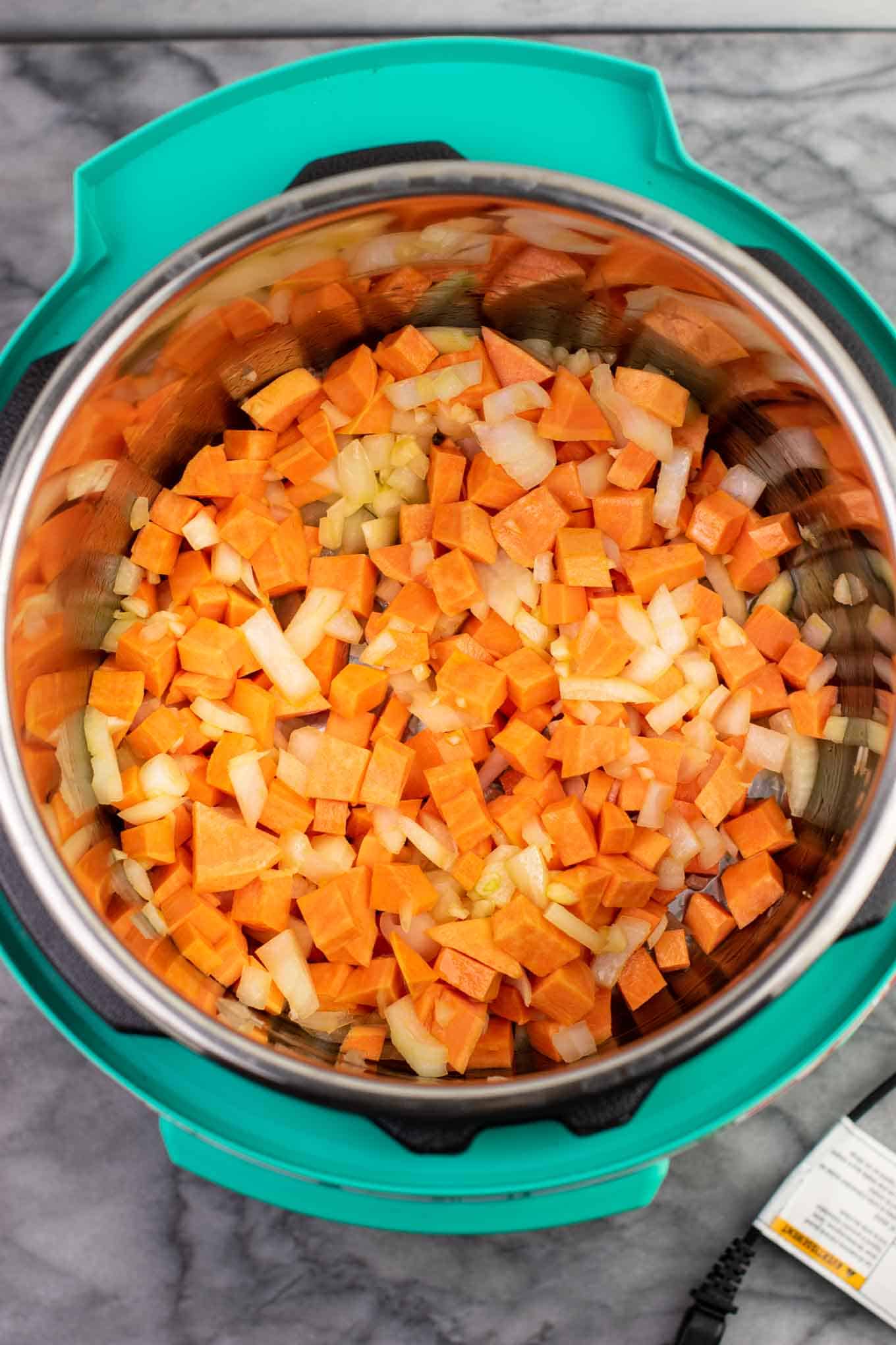 Instant Pot Creamy Sweet Potato Pasta (vegetarian) – this is the perfect fall recipe and tastes AMAZING! Even my two year old loved it, and it was a great way to sneak in more veggies! Definitely will be making this one again. #instantpot #instantpotrecipe #instantpotvegetarian #vegetarian #easydinner #dinner #vegetariandinner #sweetpotatorecipe #fallrecipe