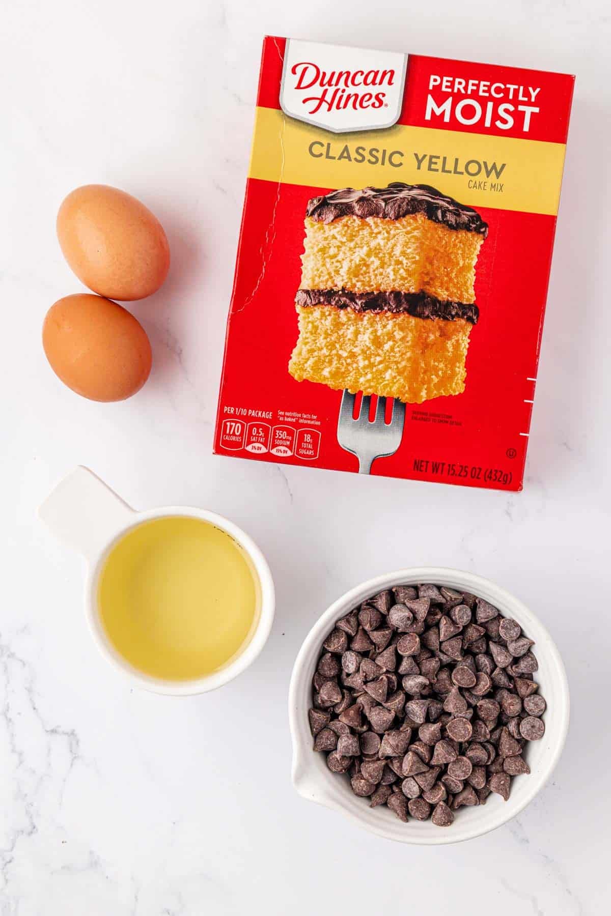 ingredients to make cake mix chocolate chip cookies