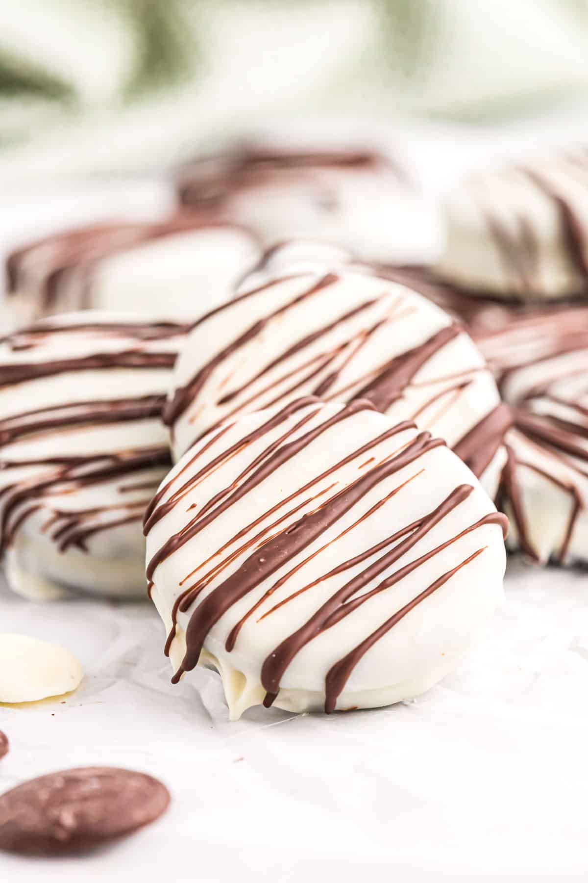 white chocolate covered Oreos drizzled with dark chocolate