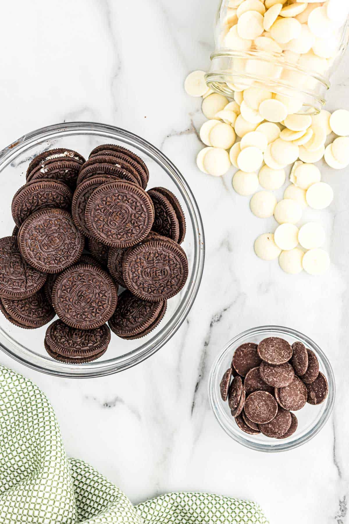 ingredients to make white chocolate covered oreos