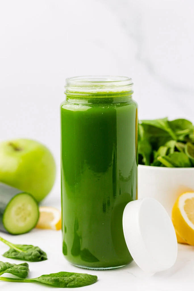 spinach juice in a storage jar with a lid
