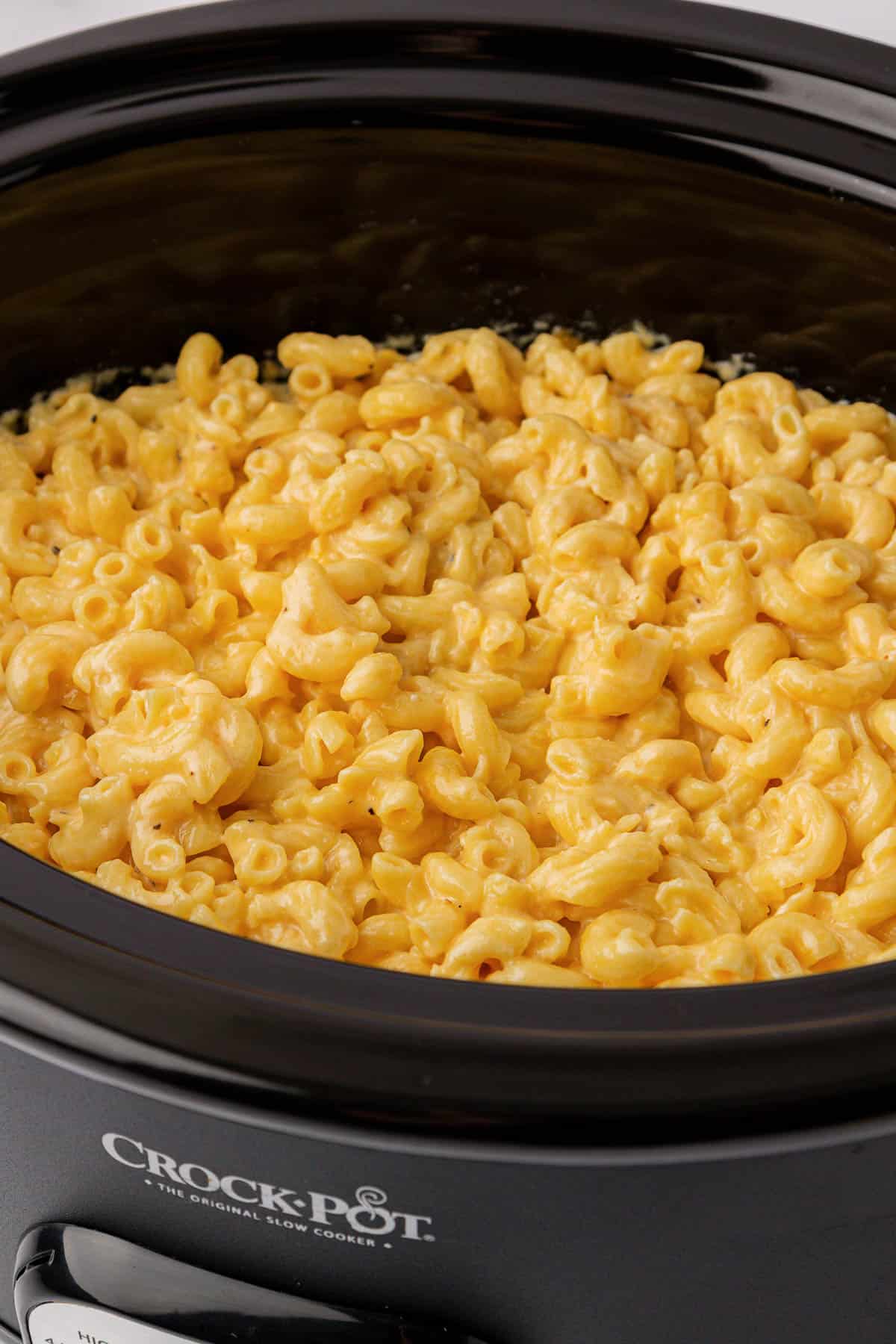 macaroni and cheese in a crock pot