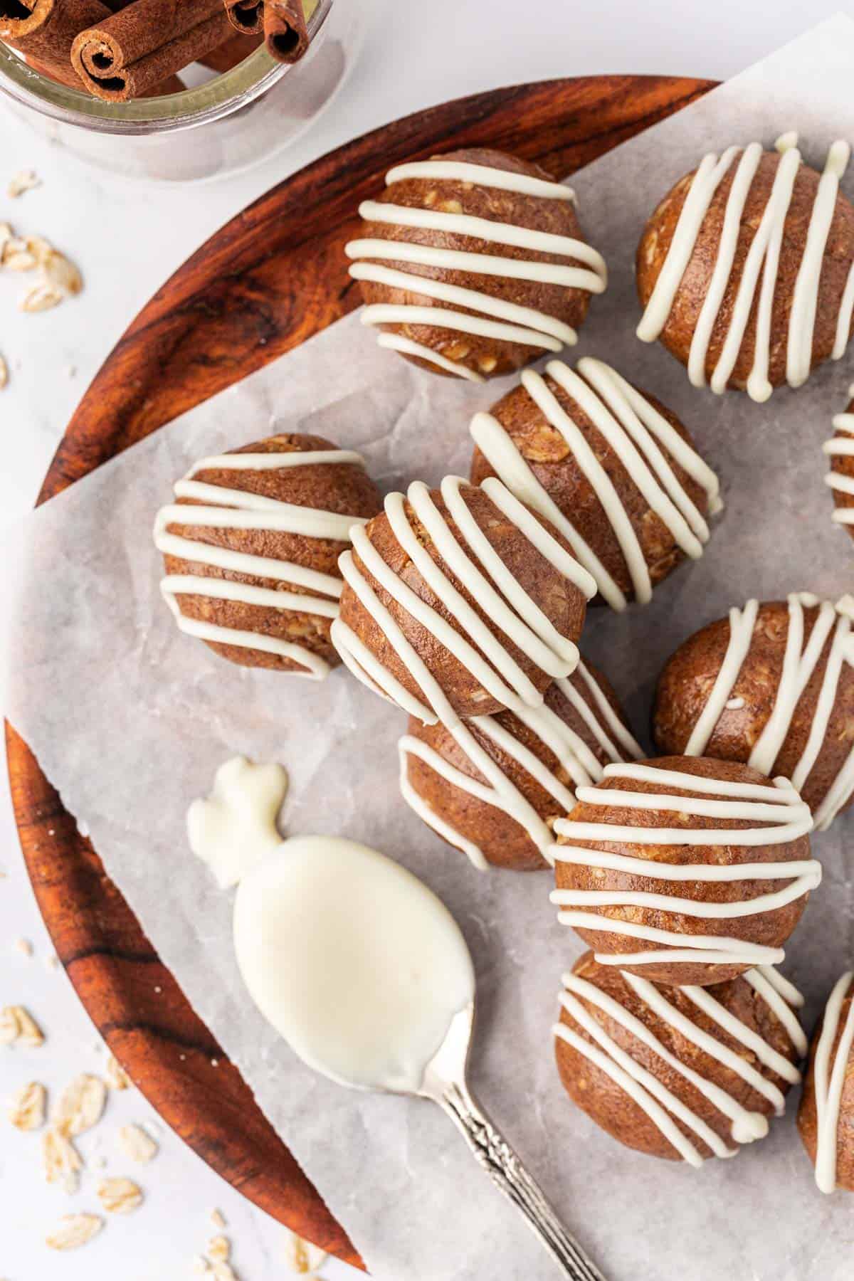 cinnamon roll energy bites