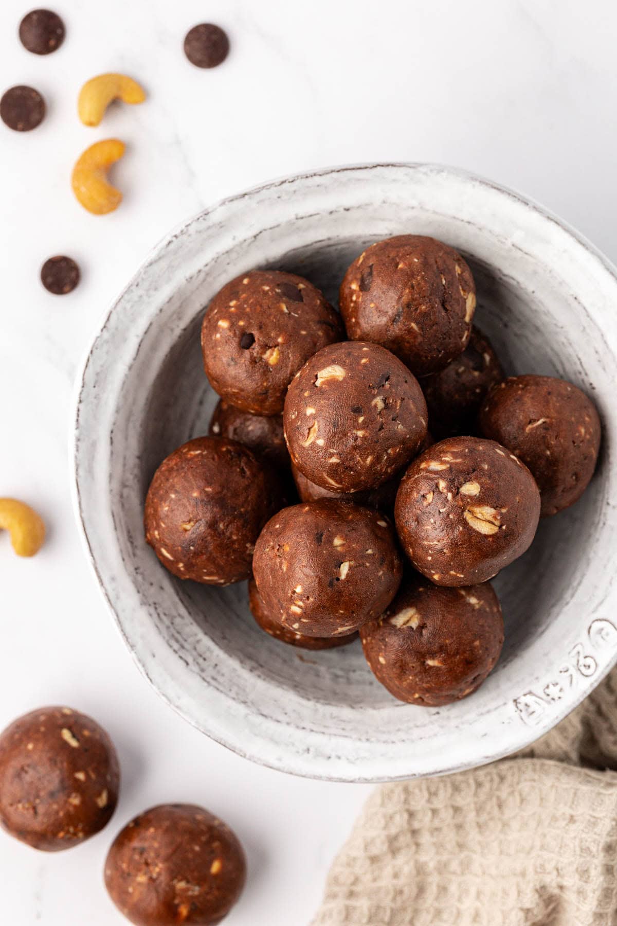 Chocolate Cashew Energy Bites