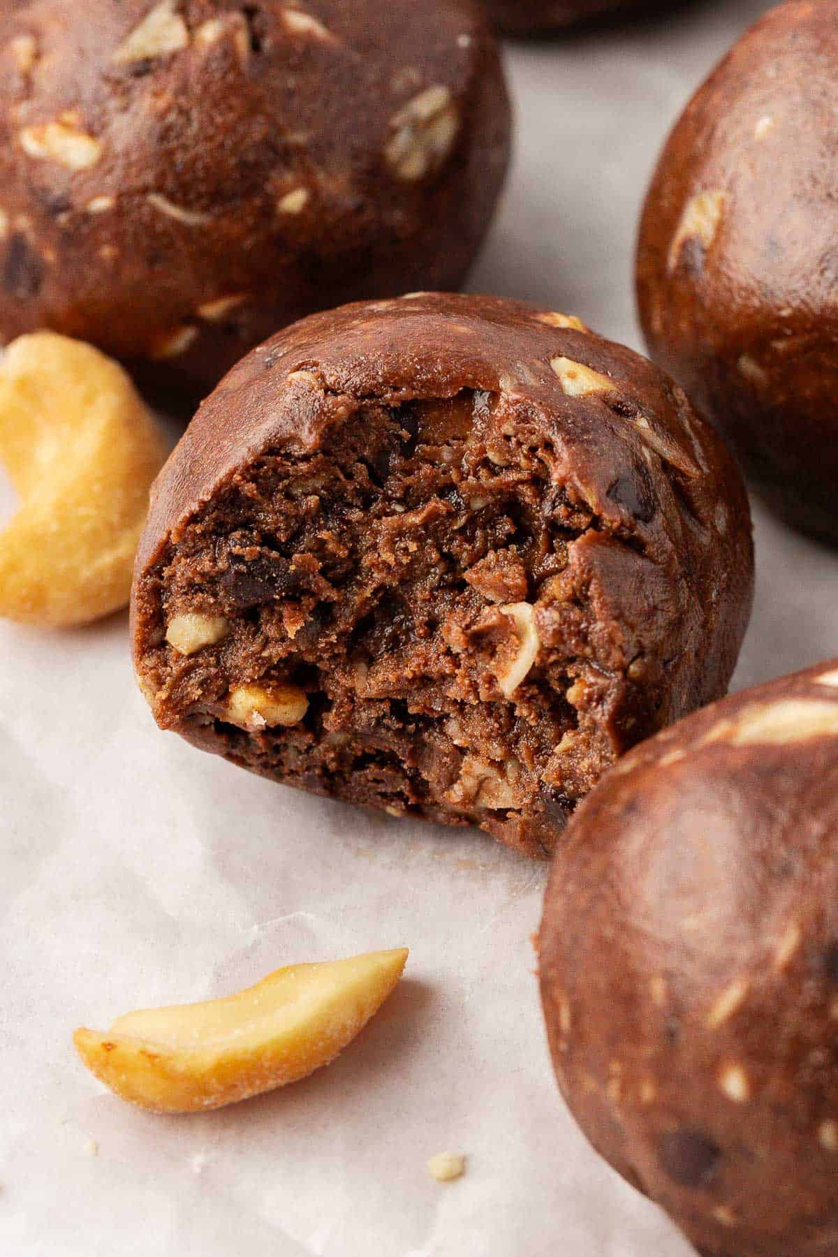 chocolate cashew energy bites
