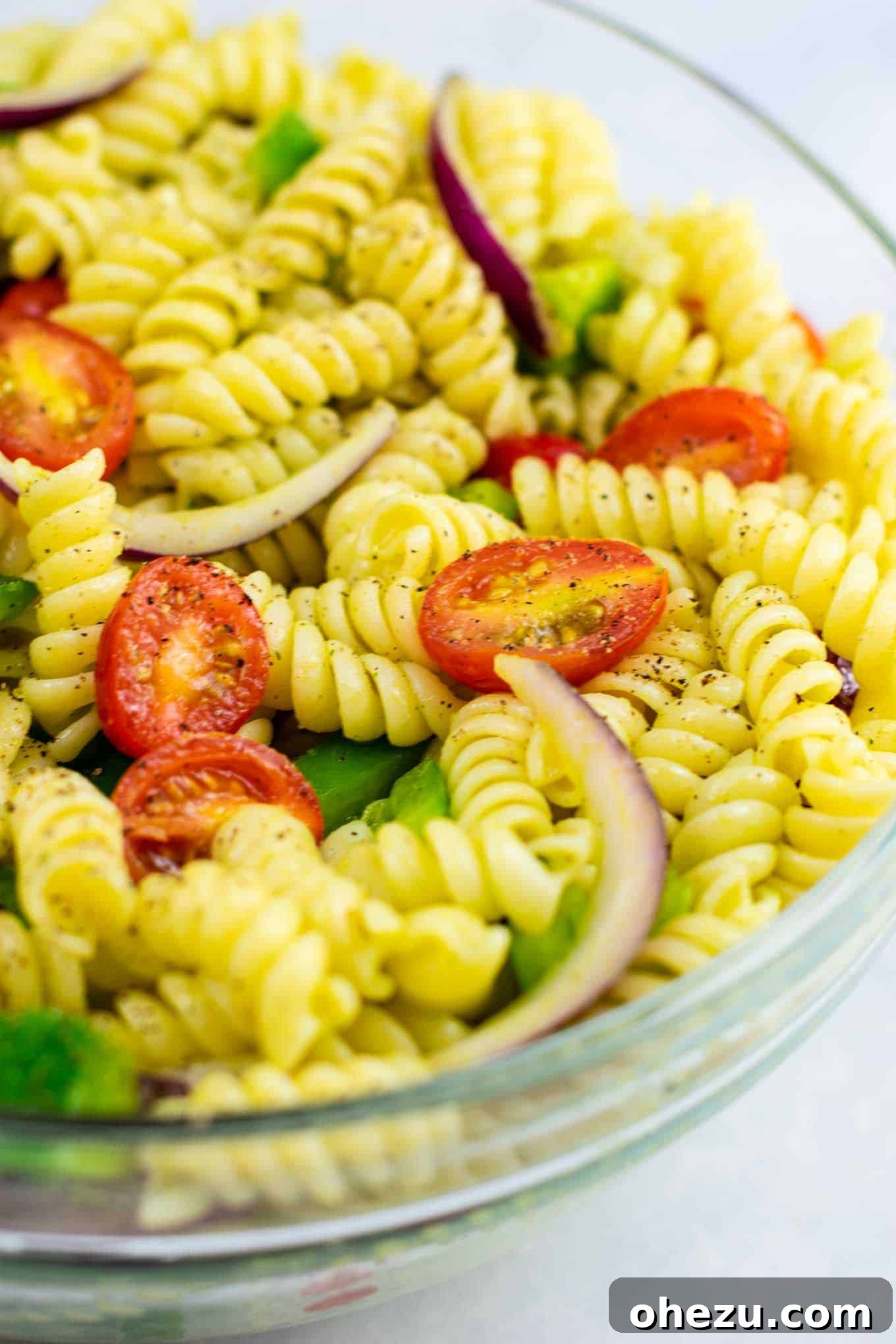 Vegan cold pasta salad recipe – this was AMAZING! So much flavor and really easy to make. #vegan #pastasalad #vegetarian #sidedish #summer #meatless #dairyfree #healthyrecipe #veganpastasalad