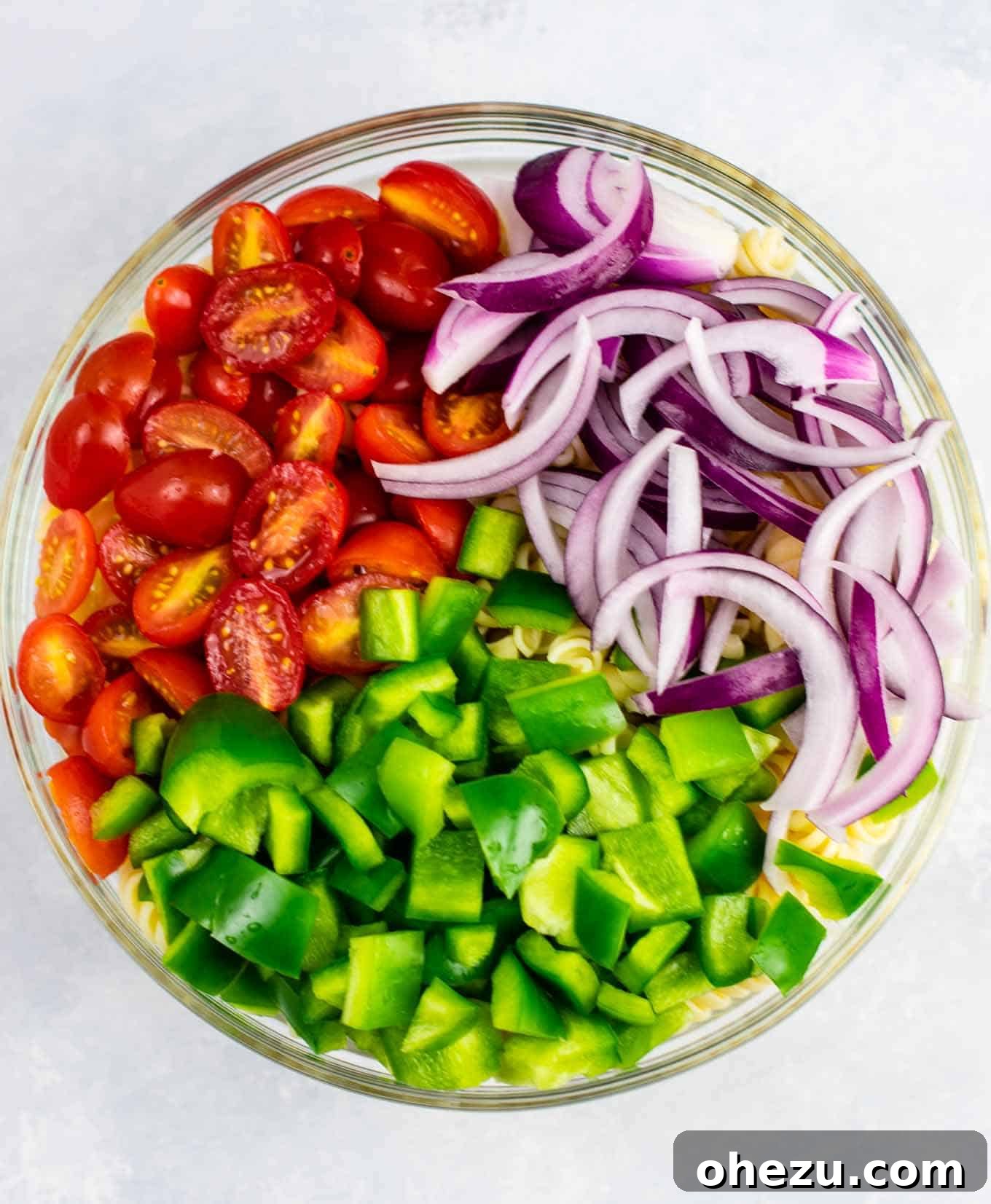 Vegan pasta salad recipe – this was AMAZING! So much flavor and really easy to make. #vegan #pastasalad #vegetarian #sidedish #summer #meatless #dairyfree #healthyrecipe #veganpastasalad