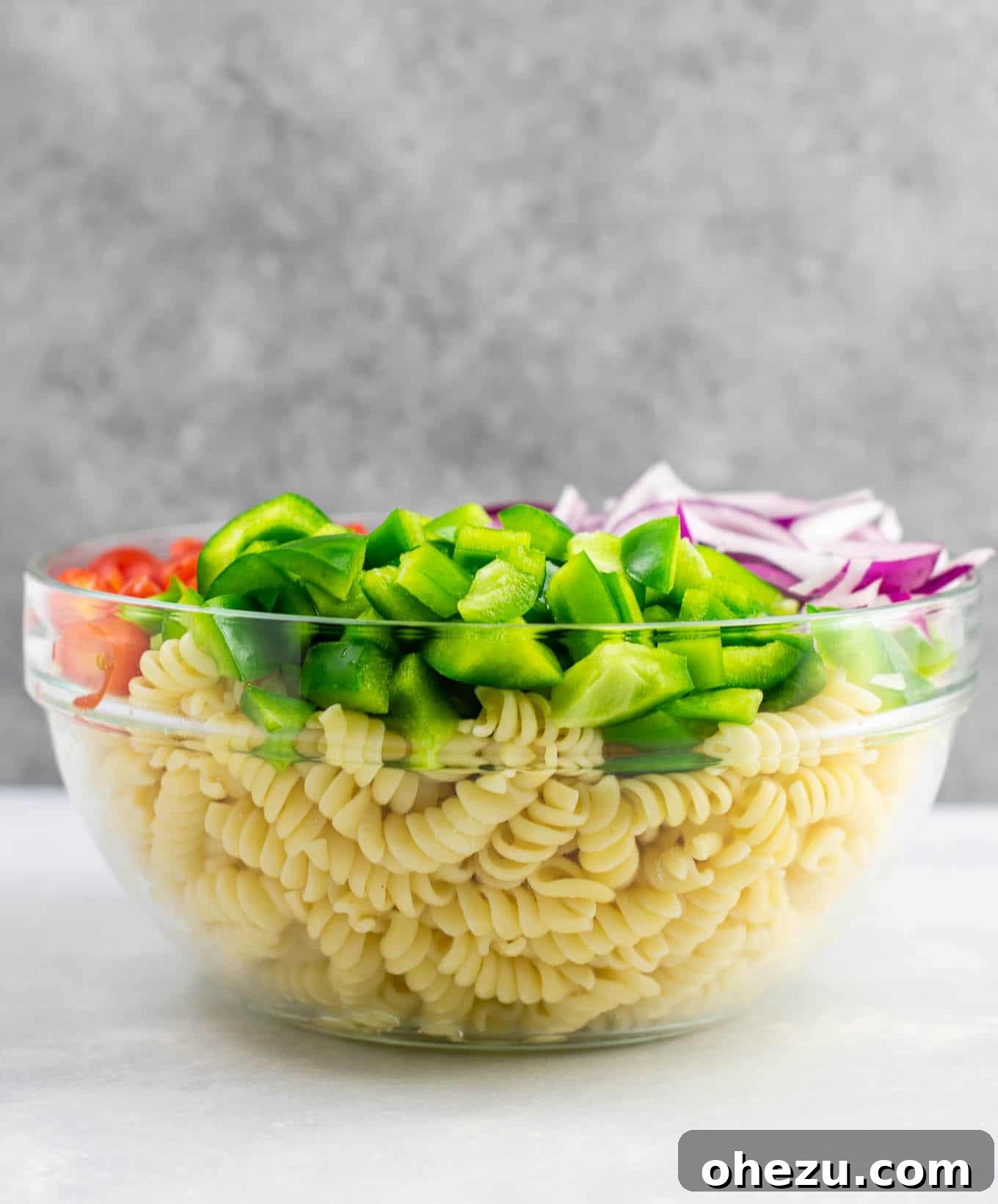 Vegan pasta salad recipe – this was AMAZING! So much flavor and really easy to make. #vegan #pastasalad #vegetarian #sidedish #summer #meatless #dairyfree #healthyrecipe #veganpastasalad
