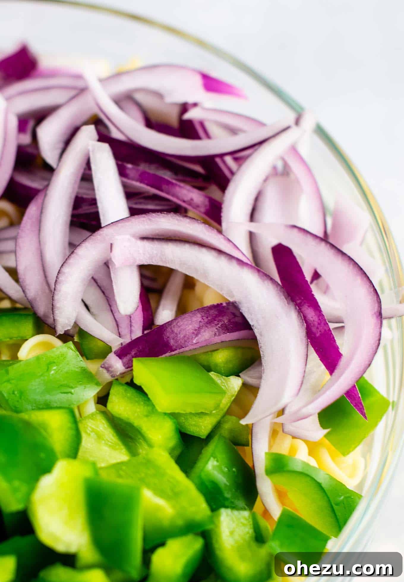 Vegan pasta salad recipes – this was AMAZING! So much flavor and really easy to make. #vegan #pastasalad #vegetarian #sidedish #summer #meatless #dairyfree #healthyrecipe #veganpastasalad