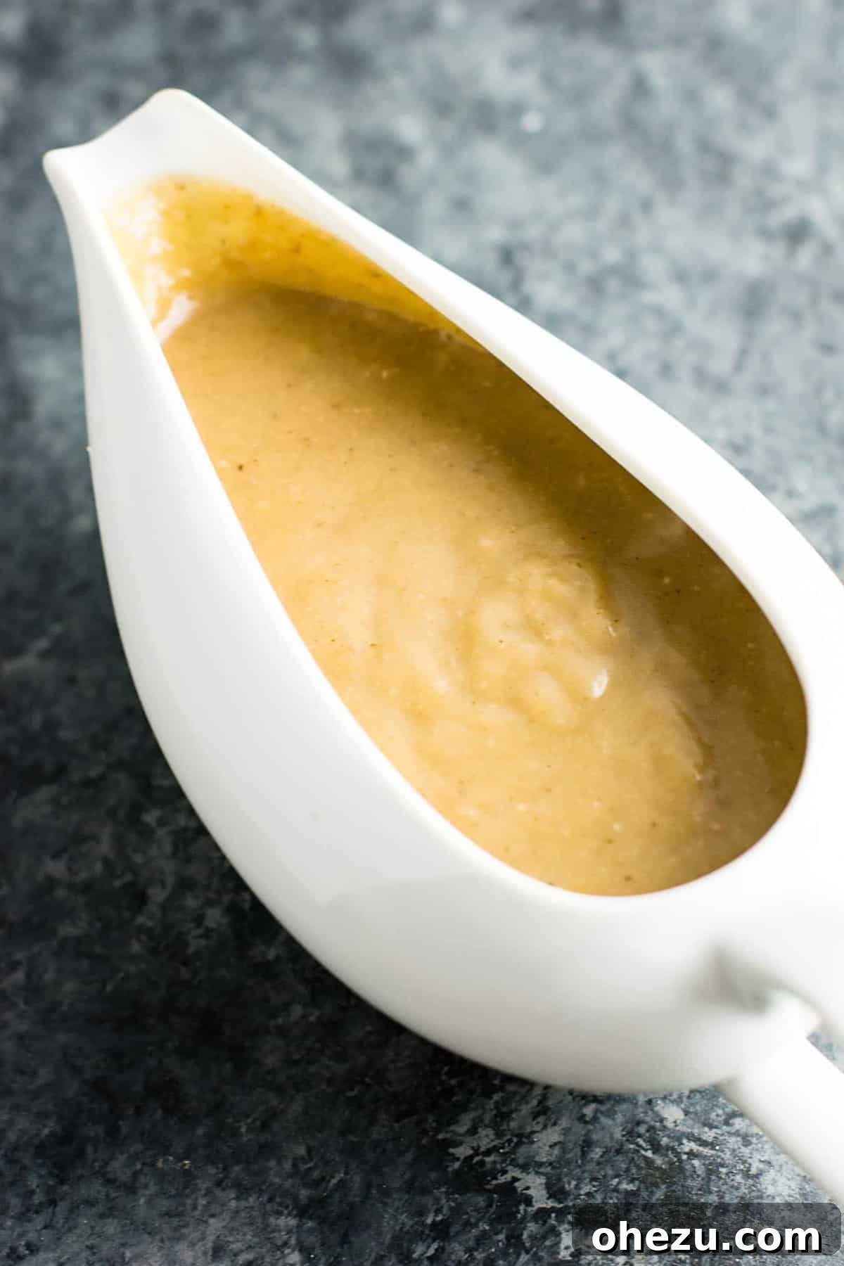 vegetarian thanksgiving menu - How to make vegetarian gravy - this is the BEST gravy I have ever had, with or without meat! Seriously incredible and everyone will be wanting some at Thanksgiving! #gravy #vegetarian #mushroomgravy #vegan #vegetarianthanksgiving