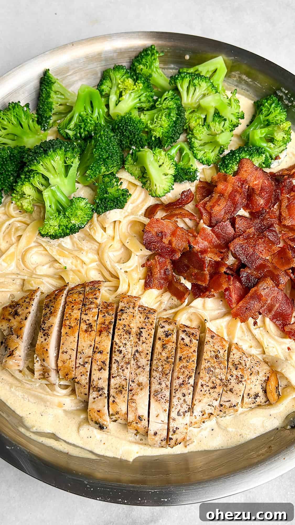 Golden Chicken & Crispy Bacon Broccoli Alfredo 2 Creamy ranch-seasoned alfredo with chicken, bacon, and broccoli