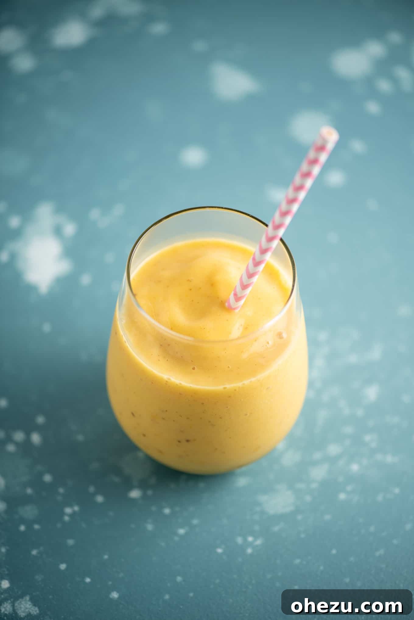 Golden Mango Pineapple Bliss 4 mango and pineapple smoothie in a glass