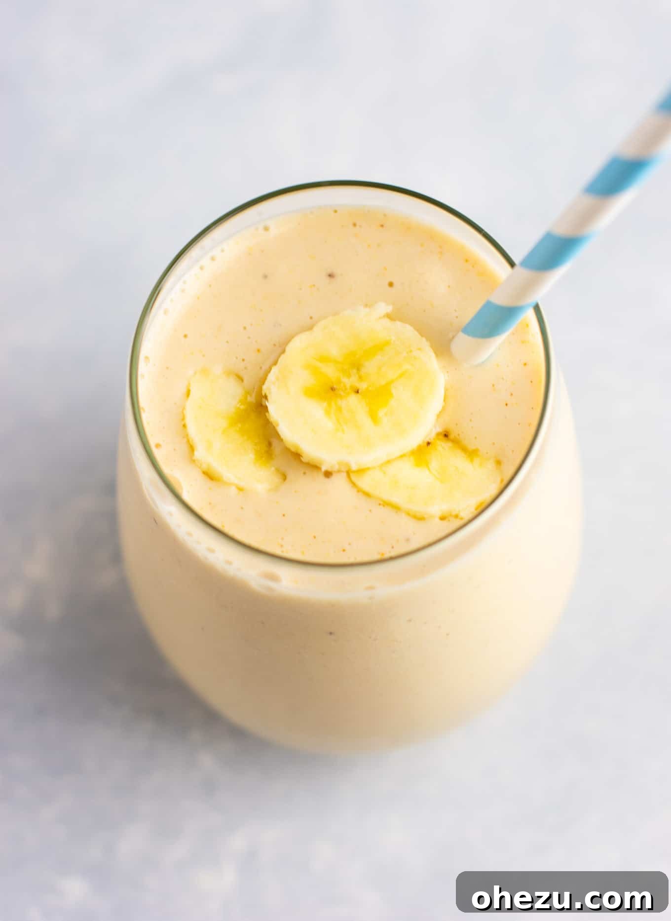 Mastering Homemade Smoothies 5 a creamy peanut butter banana smoothie, elegantly topped with fresh banana slices, served in a glass