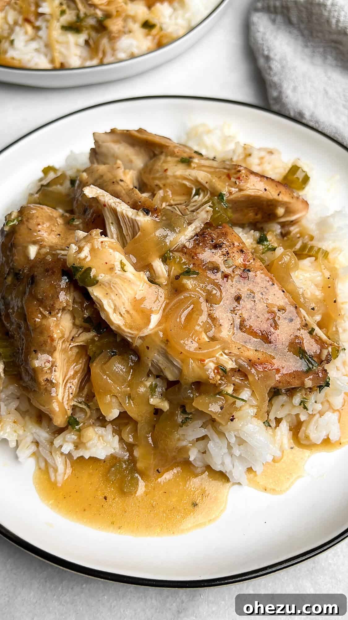 This slow cooker smothered chicken, with its creamy gravy and melt-in-your-mouth texture, is the ultimate cozy meal. And it's so easy! Close-up image of slow cooker smothered chicken, highlighting the tender chicken and rich, creamy gravy, ready to be enjoyed.