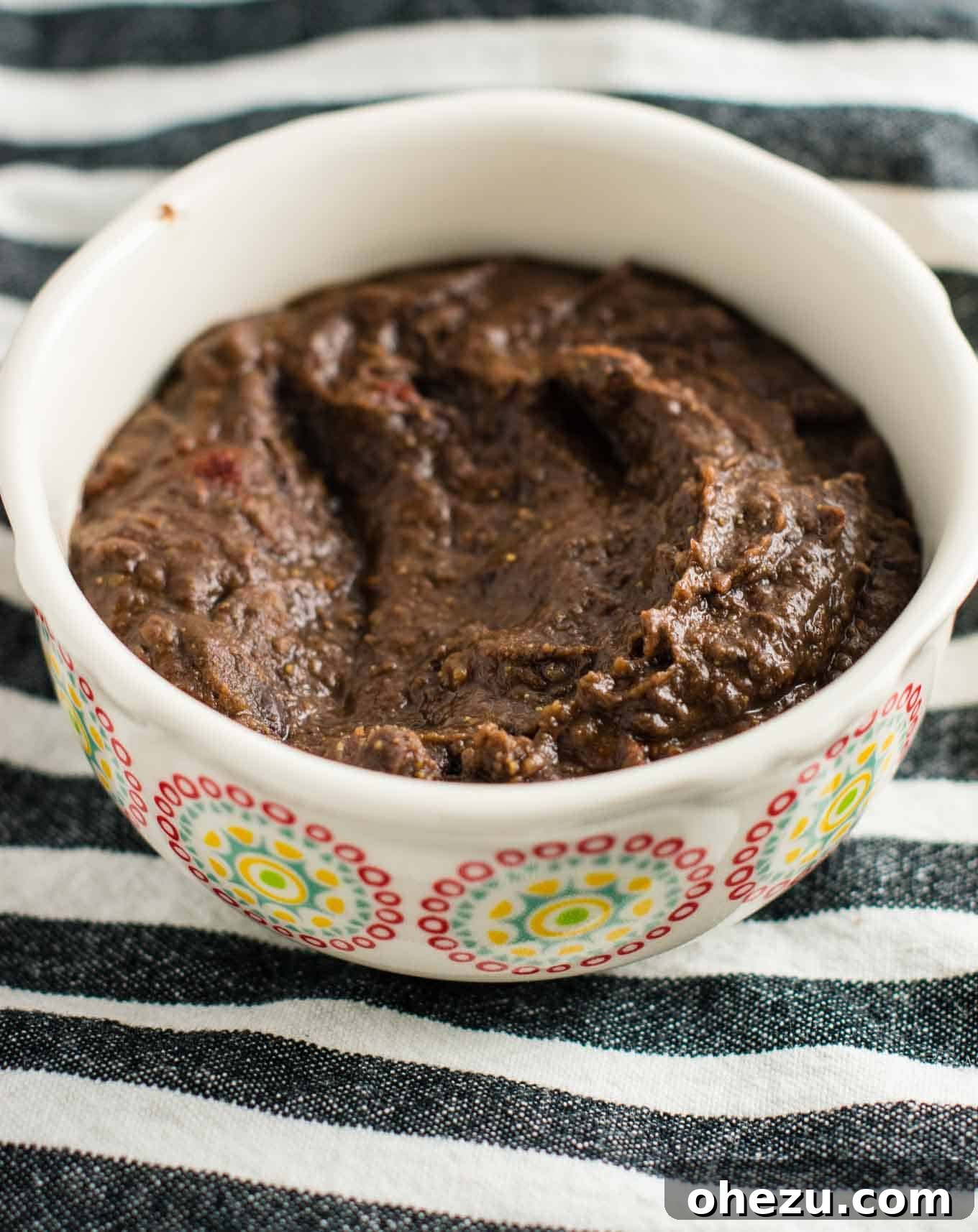 Effortless 5 Minute Refried Beans 4 how to make homemade refried beans with just black beans a few spices. It only takes 5 minutes and tastes better than the canned stuff!