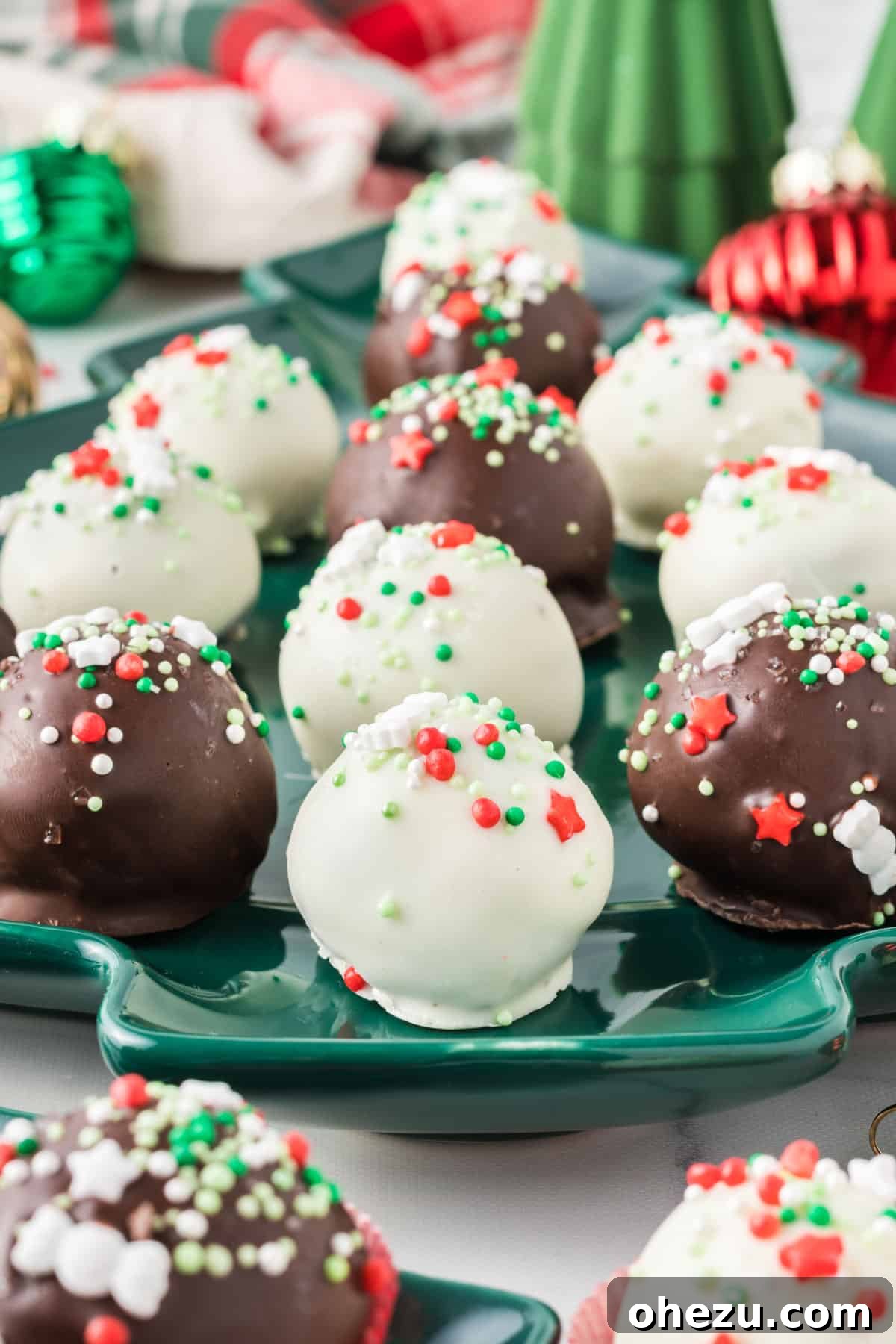 Decadent Holiday Oreo Treats 17 Close-up of Christmas Oreo balls with various sprinkles, showcasing their festive appeal