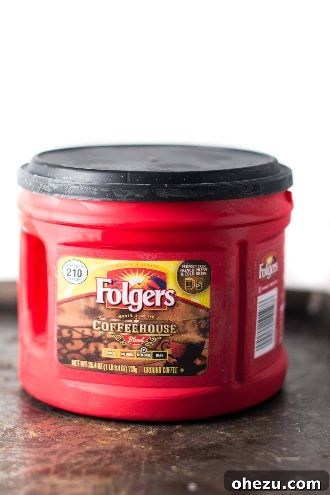 freshly brewed Folgers Coffeehouse Blend coffee, perfect for cold brew floats