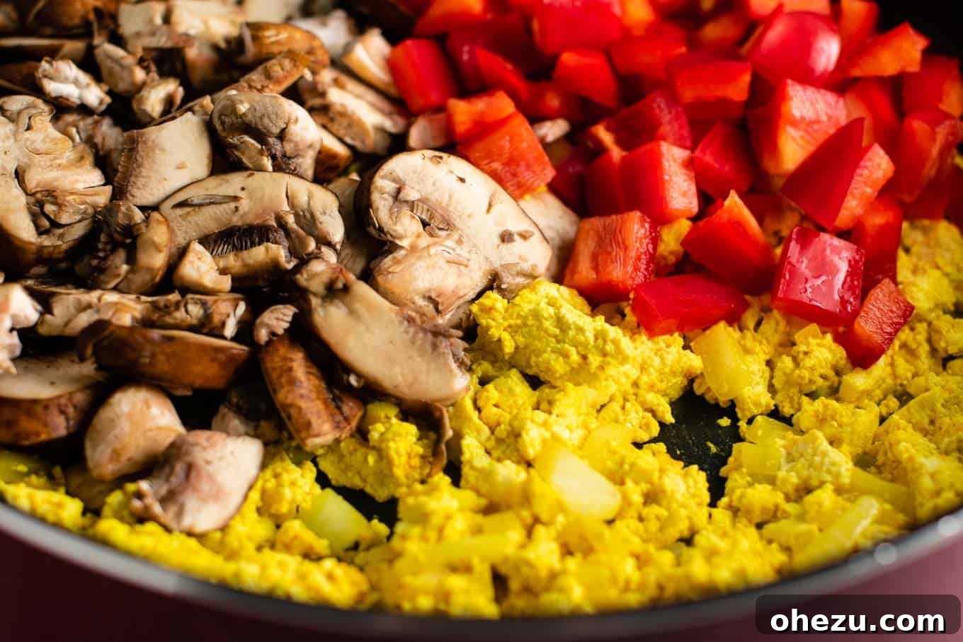 Finished tofu scramble with bell peppers and mushrooms, perfectly cooked and ready to serve. A truly satisfying #veganbreakfast.