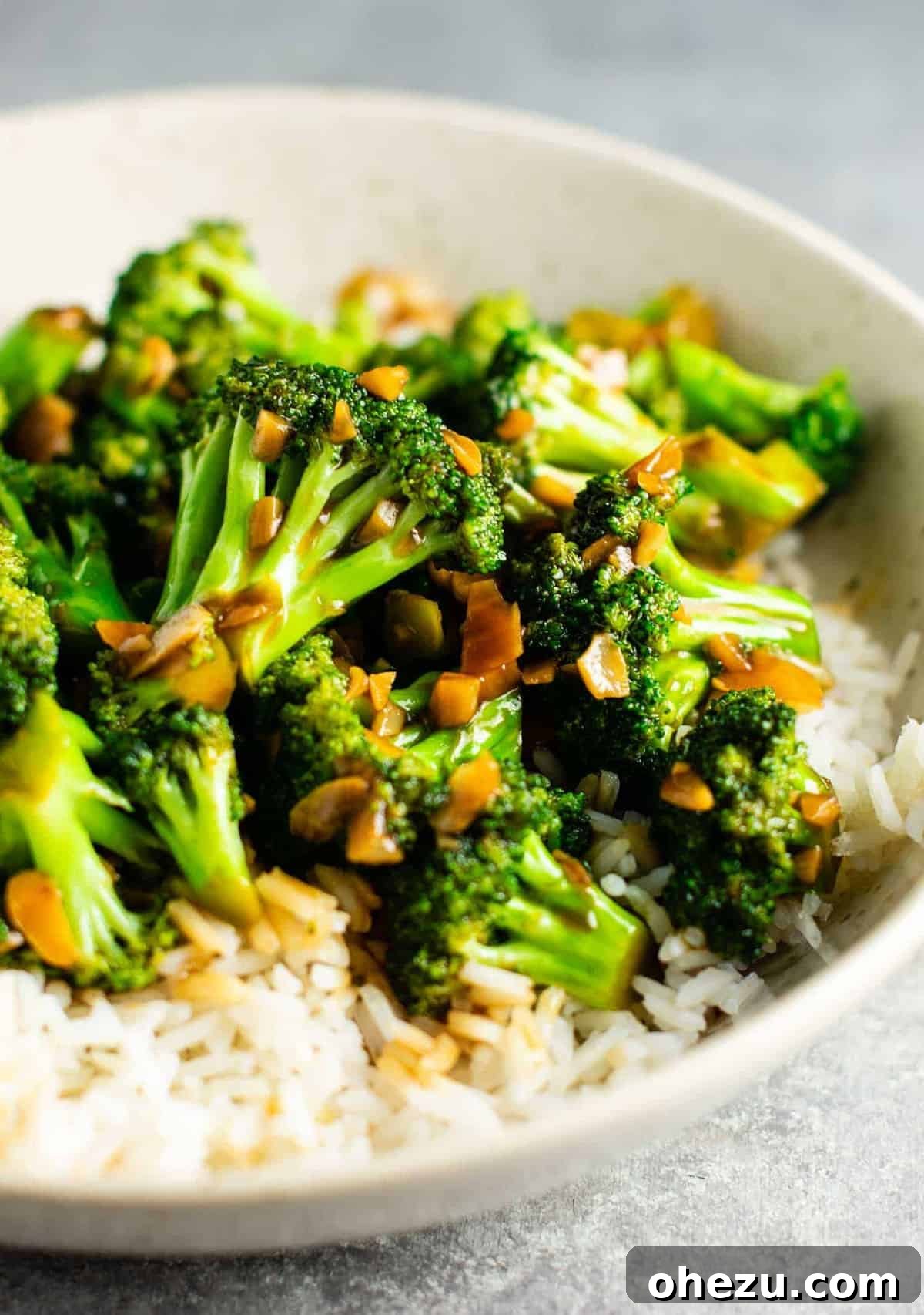 Flavorful Vegan Dinner Creations 14 Easy and delicious Chinese broccoli with garlic sauce recipe, featuring a simple 3-ingredient stir-fry sauce that tastes just like takeout. #broccoliwithgarlicsauce #stirfry #stirfrysauce #broccolistirfry #vegan #vegetarian #sidedish #chinese