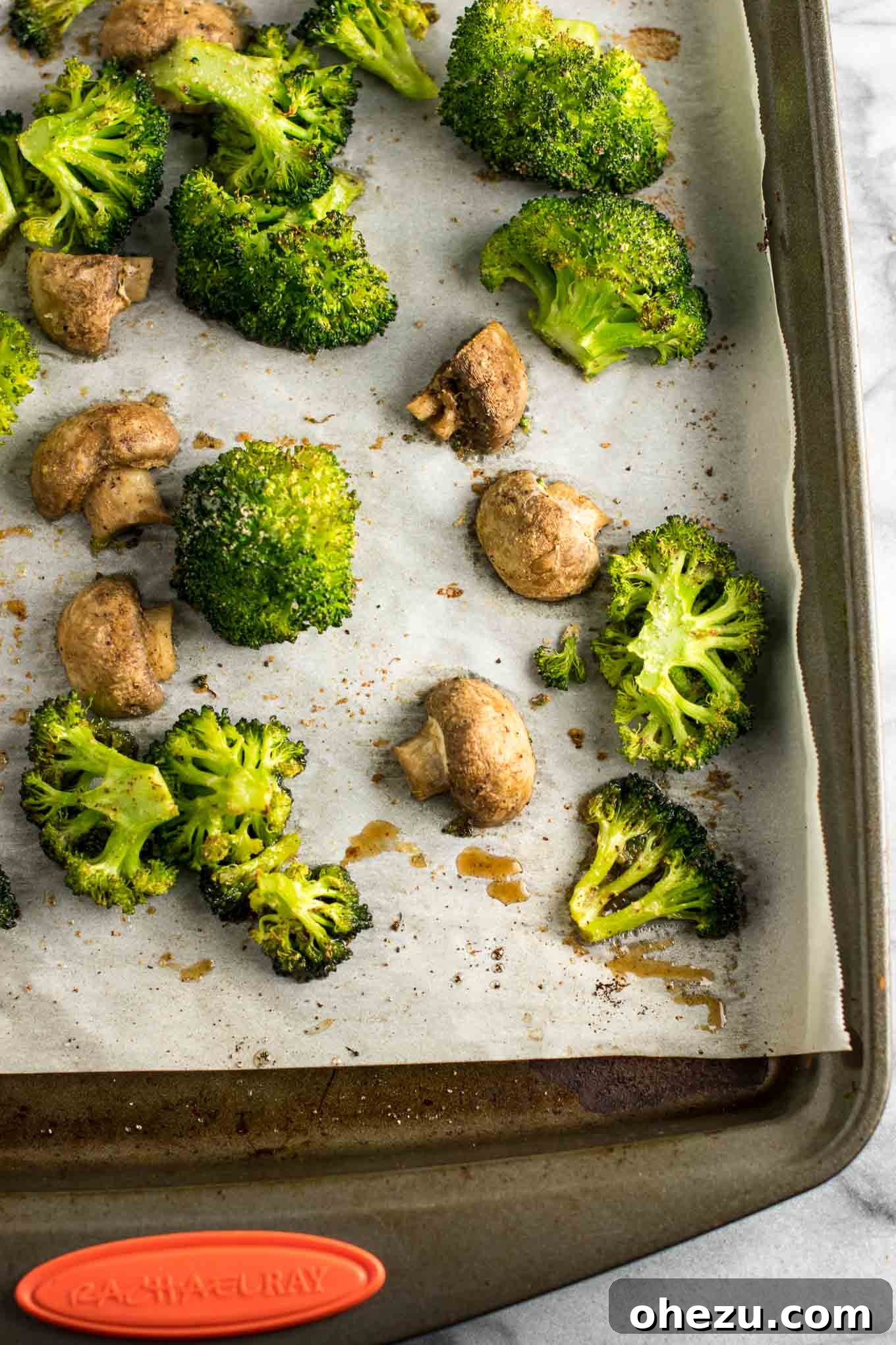 Flavorful Vegan Dinner Creations 27 Easy roasted broccoli and mushrooms recipe, a simple and delicious sheet pan vegan side dish that's healthy and gluten-free. #broccoliandmushrooms #vegan #sidedish #dinner #glutenfree #broccoli #mushrooms #easysidedish