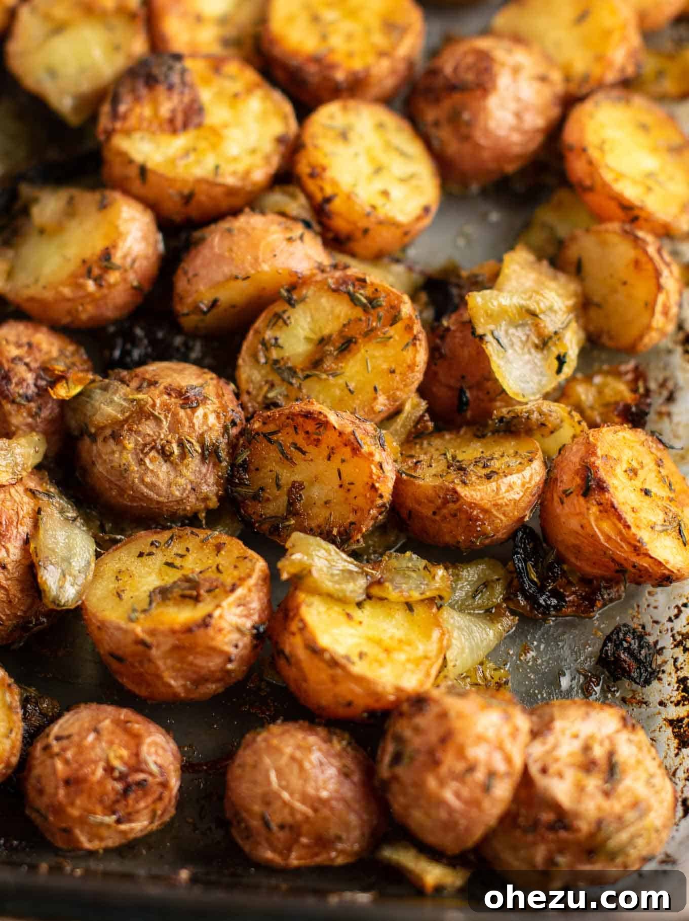 Flavorful Vegan Dinner Creations 31 Easy and delicious roasted potatoes and onions, a classic and flavorful vegan side dish for any dinner. #potatoesandonions #sidedish #potatoes #dinner