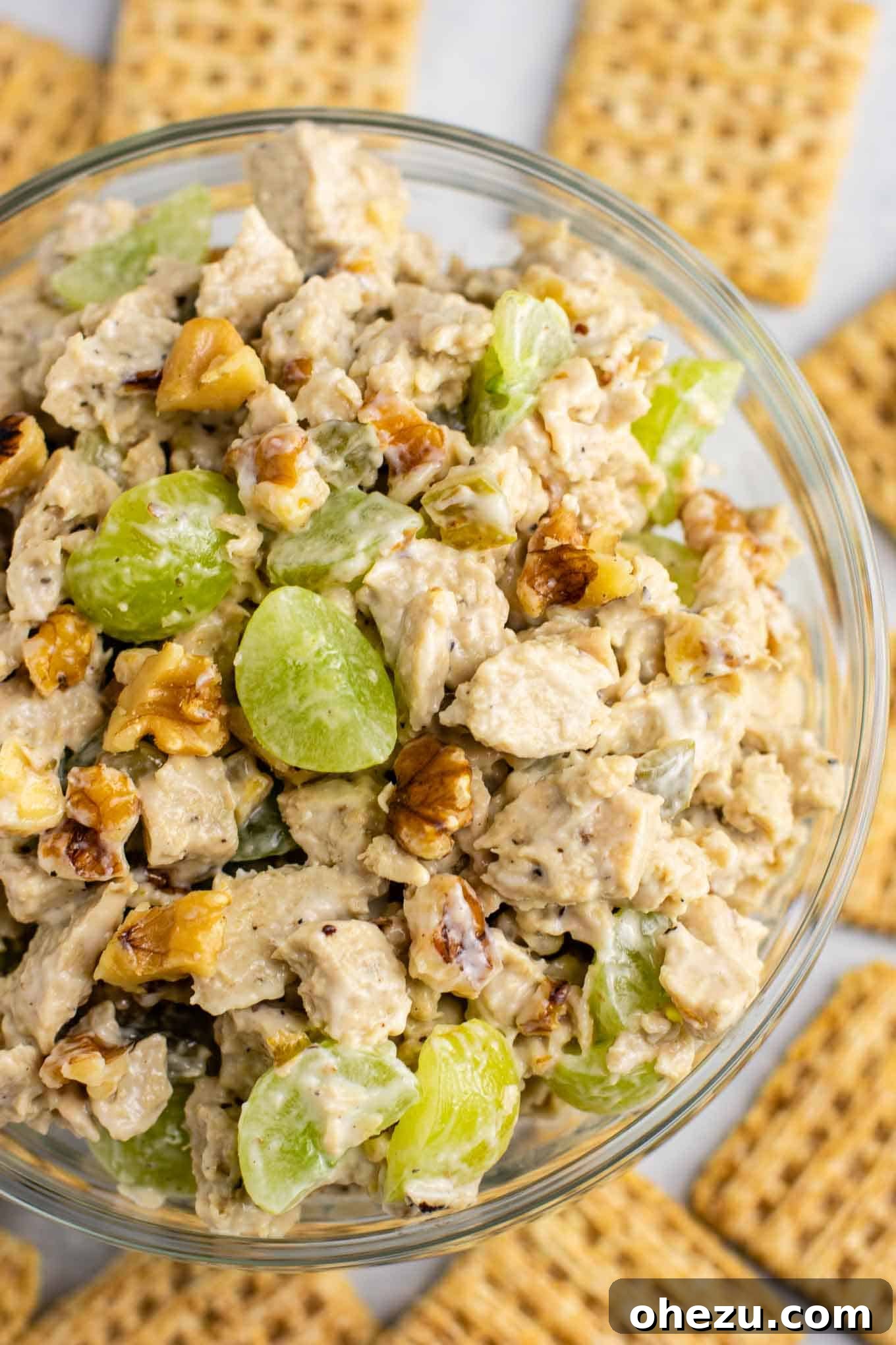 Vegan chicken salad with grapes and pecans. This is so good! I am obsessed! #vegan #veganlunch #veganmealprep #veganchickensalad #meatless #vegetarian #vegandinner #veganchicken