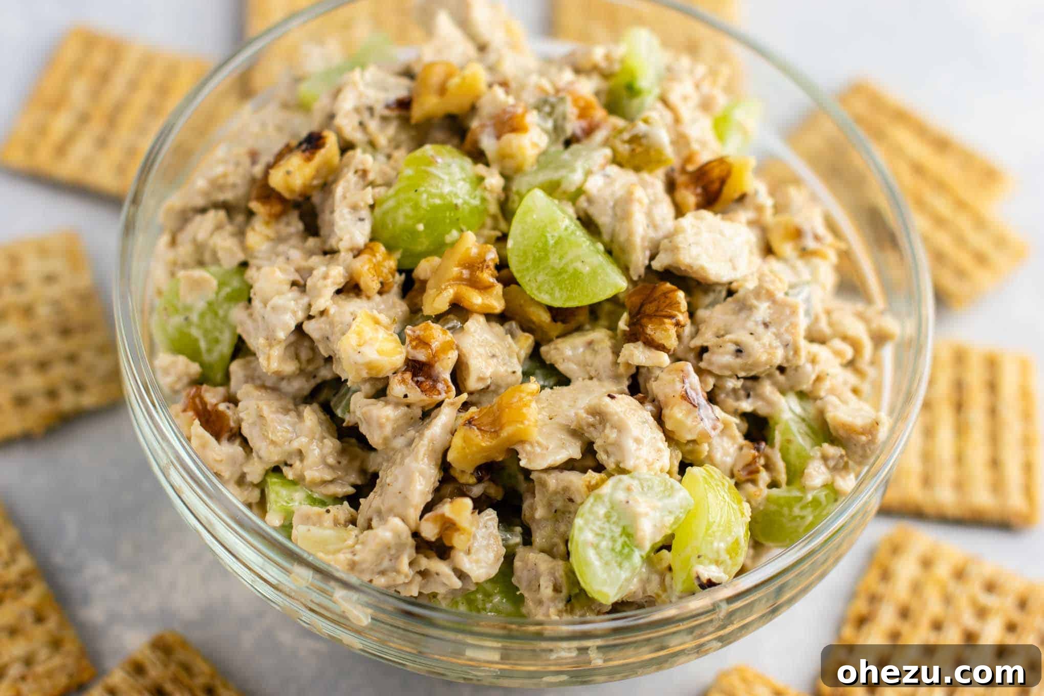 Vegan chicken salad with grapes and pecans. This is so good! I am obsessed! #vegan #veganlunch #veganmealprep #veganchickensalad #meatless #vegetarian #vegandinner #veganchicken