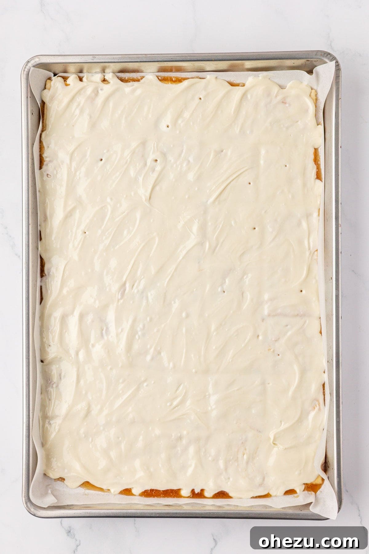 Smooth, melted white chocolate spread evenly over the golden toffee crackers.